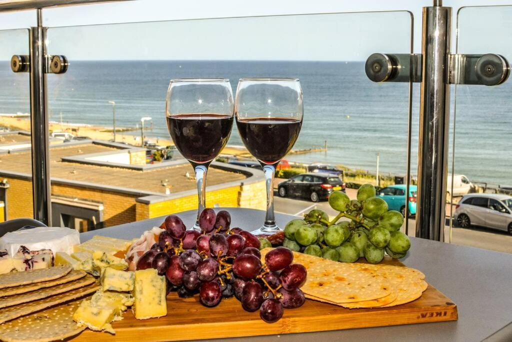 Soho Beach Apartment With Fabulous Sea View And 2 Minutes To The Beach With Free Parking And Netflix Bournemouth Esterno foto
