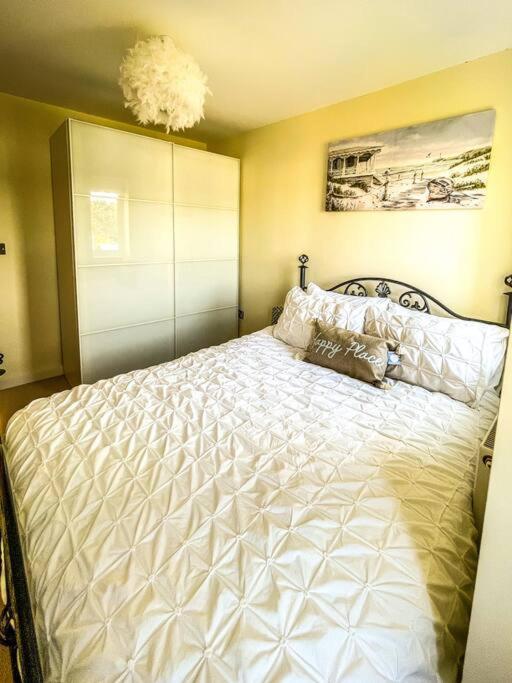 Soho Beach Apartment With Fabulous Sea View And 2 Minutes To The Beach With Free Parking And Netflix Bournemouth Esterno foto