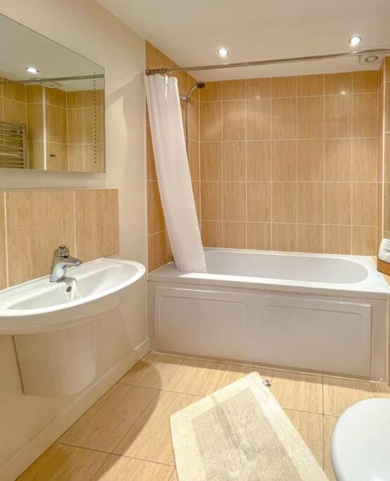 Soho Beach Apartment With Fabulous Sea View And 2 Minutes To The Beach With Free Parking And Netflix Bournemouth Esterno foto