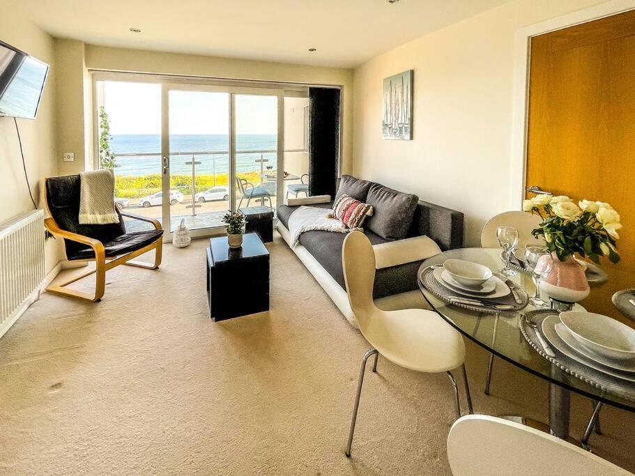 Soho Beach Apartment With Fabulous Sea View And 2 Minutes To The Beach With Free Parking And Netflix Bournemouth Esterno foto