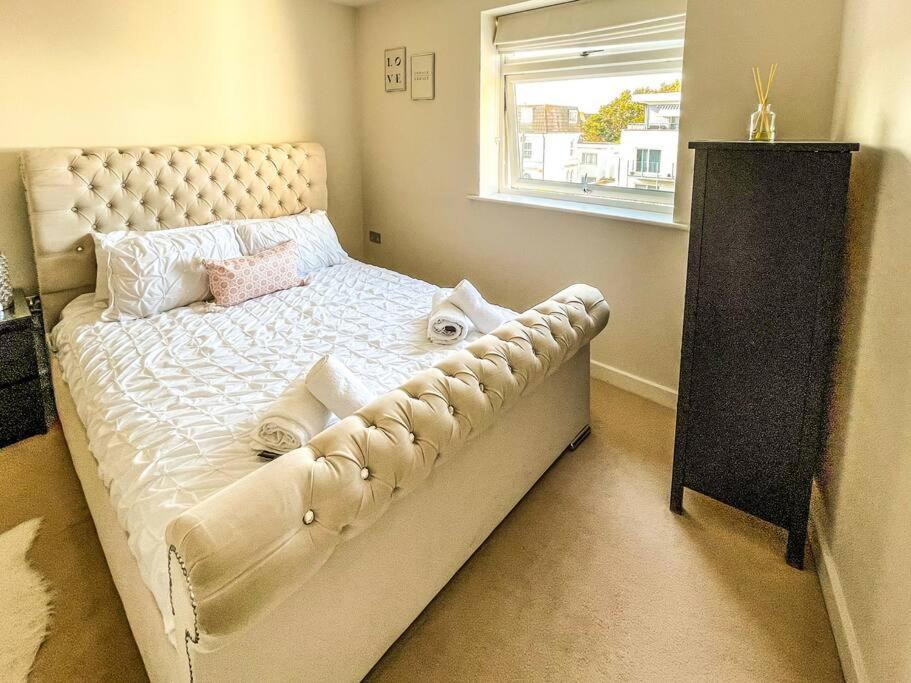 Soho Beach Apartment With Fabulous Sea View And 2 Minutes To The Beach With Free Parking And Netflix Bournemouth Esterno foto